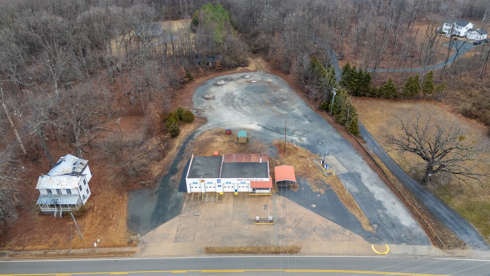 More Photos Of 16855 Oak St, Dillwyn Service For Sale