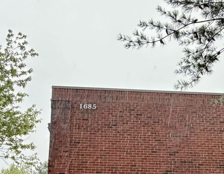 More Photos Of 1685 Redi Rd, Cumming Warehouse For Lease