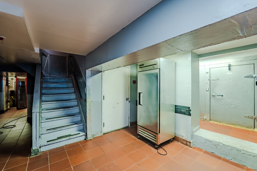 More Photos Of 3713 30th Ave, Long Island City Apartments For Lease