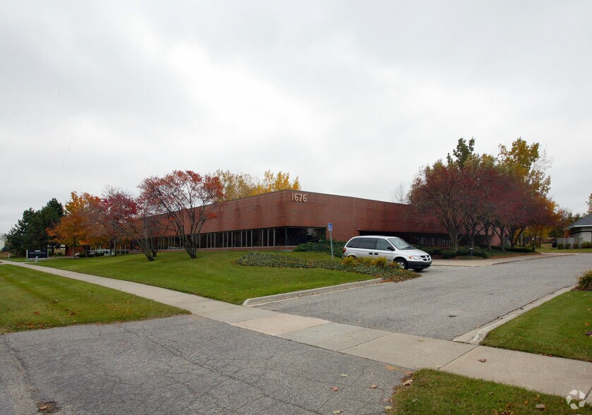 More Photos Of 1676 Viewpond Dr SE, Grand Rapids Office For Lease