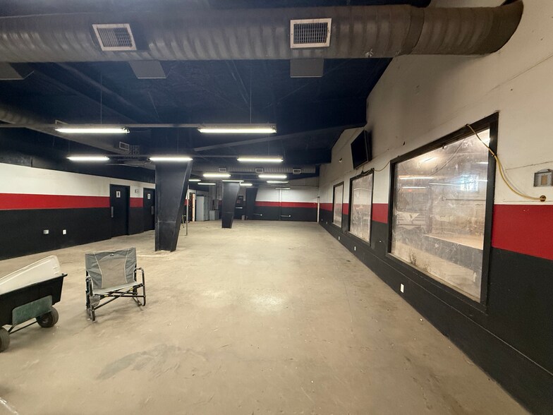 More Photos Of 2020 Saturn Rd, Garland Freestanding For Sale