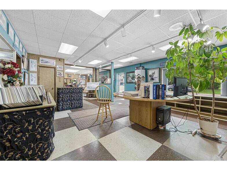 More Photos Of 206-208 Mineral Springs Rd, Owatonna Storefront Retail Office For Sale