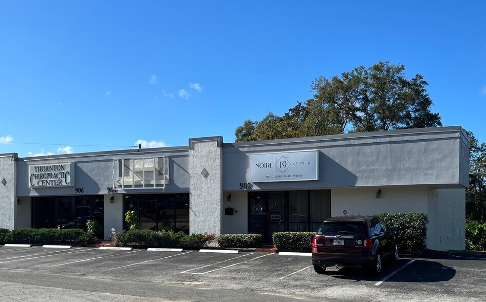 Primary Photo Of 900-918 Lithia Pinecrest Rd, Brandon Office For Lease