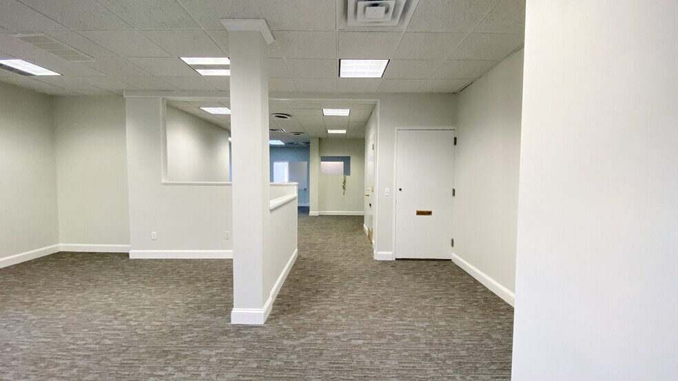 More Photos Of 80 Maple Ave, Smithtown Office For Lease