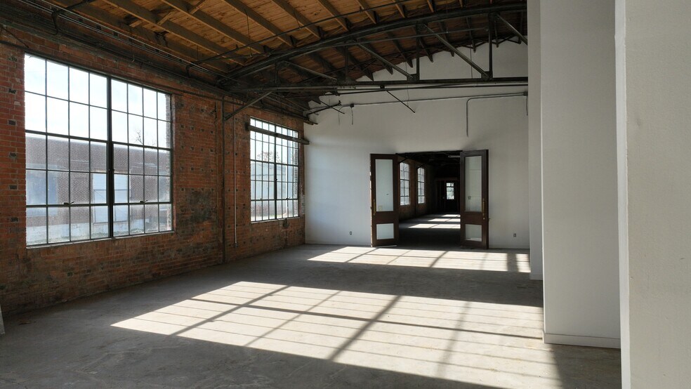 More Photos Of 10 N Milby St, Houston Warehouse For Lease