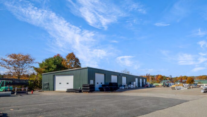 More Photos Of 32 Pine St, Norfolk Showroom For Lease