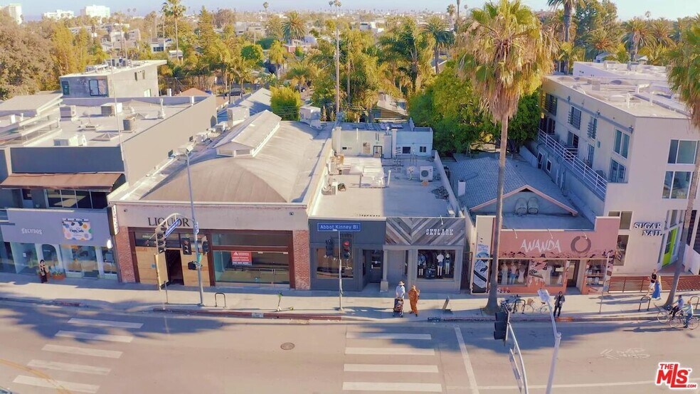 More Photos Of 1520 Andalusia Ave, Venice Apartments For Sale