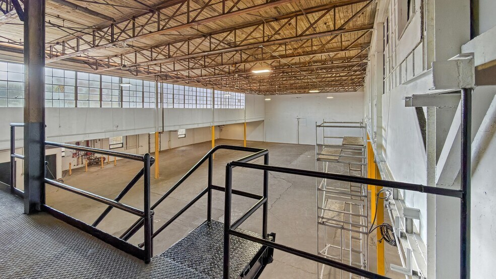 More Photos Of 237 E Aurora St, Waterbury Manufacturing For Lease