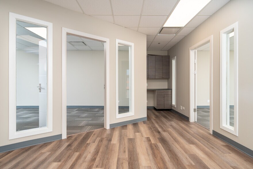 More Photos Of 9950 Lawrence Ave, Schiller Park Office For Lease