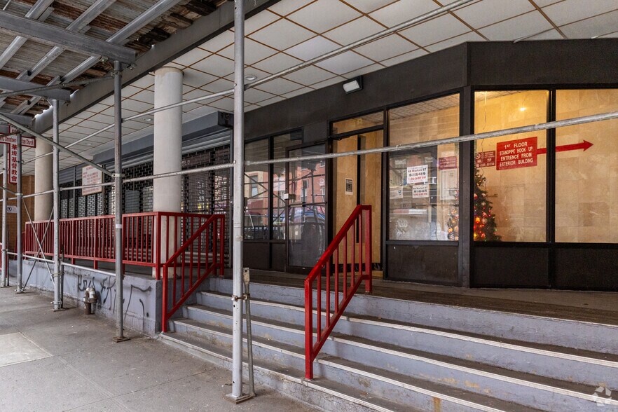 More Photos Of 48 Market St, New York Apartments For Sale