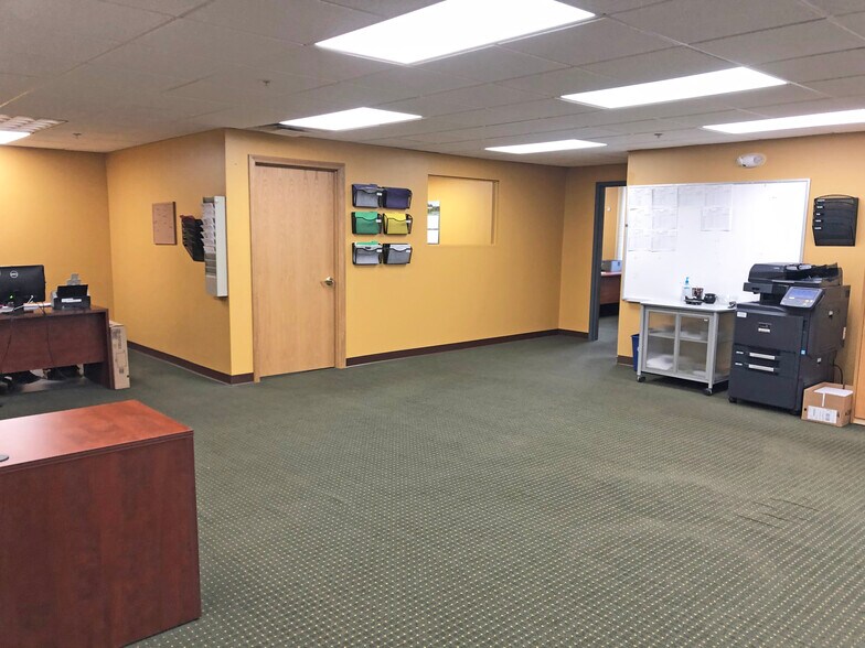 More Photos Of 20 Morin St, Biddeford Warehouse For Sale