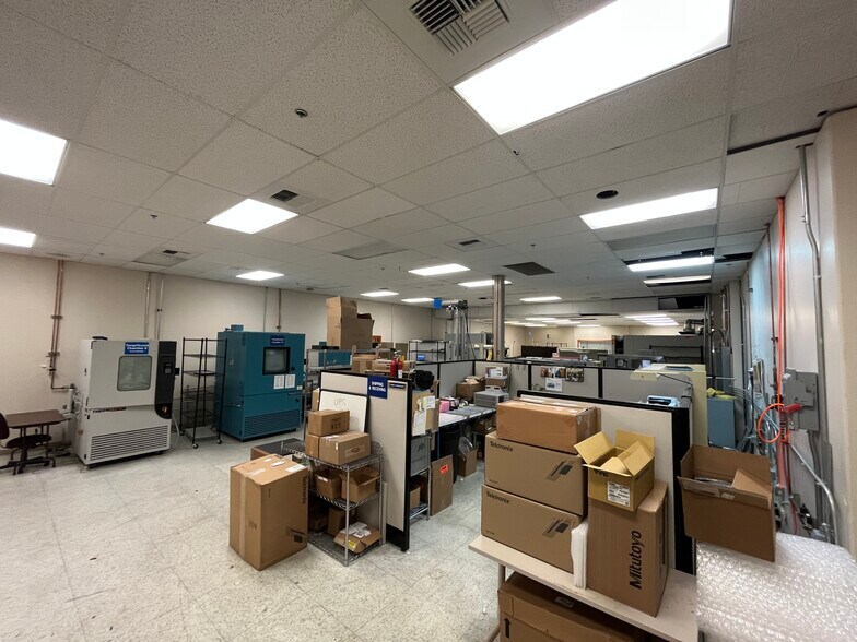 More Photos Of 6640 185th Ave NE, Redmond Flex For Sale