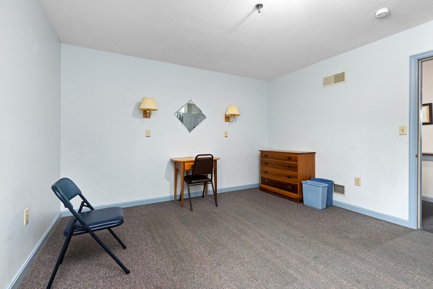 More Photos Of 218 Mill Rd, Woodstock Congregate Senior Housing For Sale