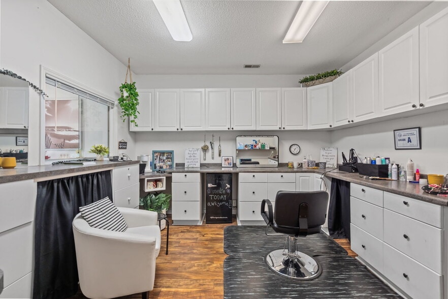 More Photos Of 411 Western Blvd, Jacksonville Medical For Sale