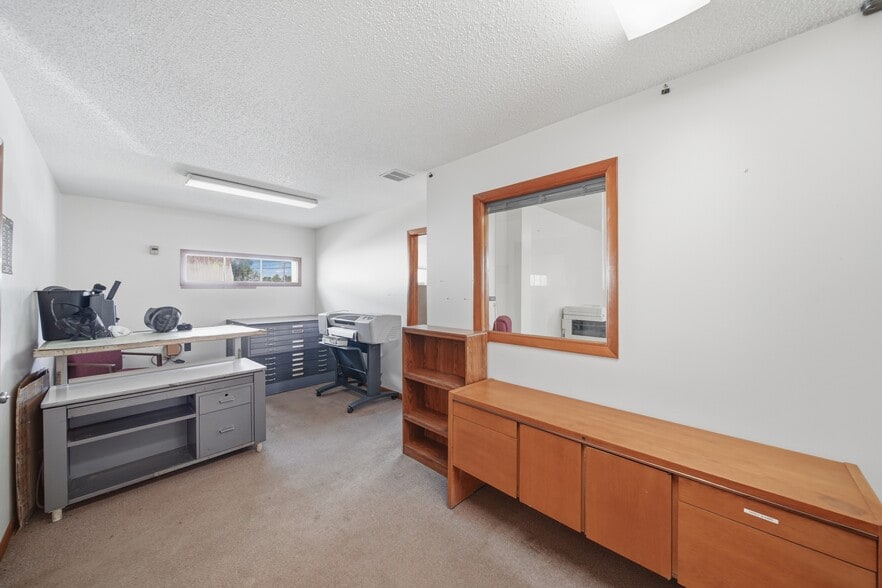 More Photos Of 208 Irwin St, Brooklyn Manufacturing For Sale