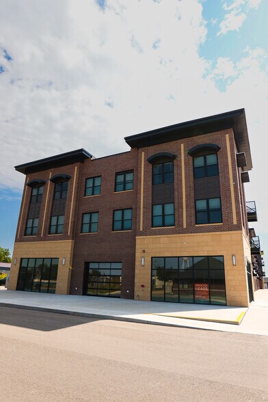 More Photos Of 8411 Peosta Commercial Ct, Peosta Apartments For Lease