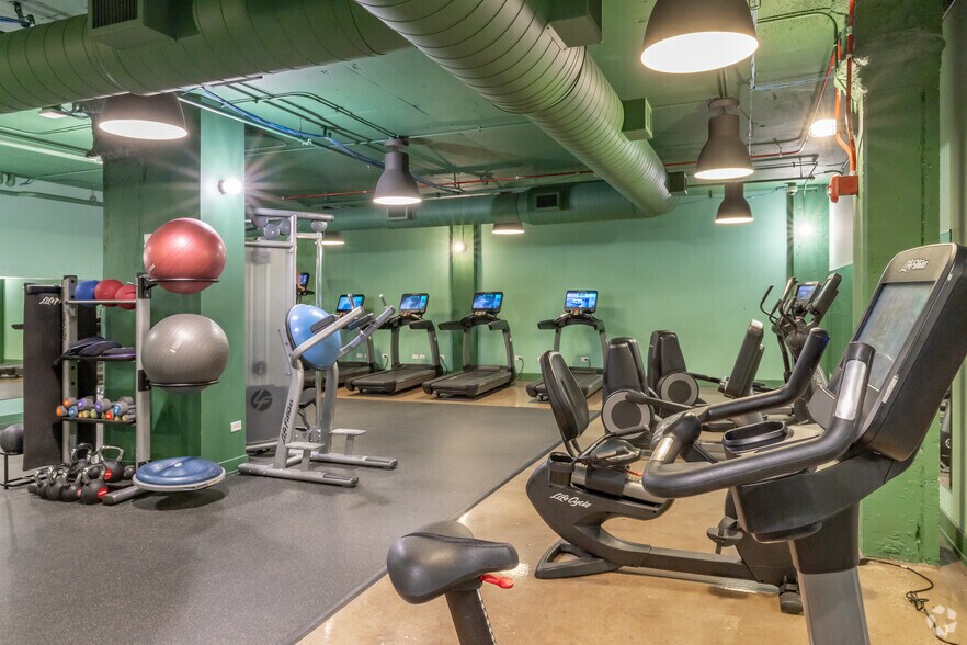 More Photos Of 5050 N Broadway St, Chicago Apartments For Lease