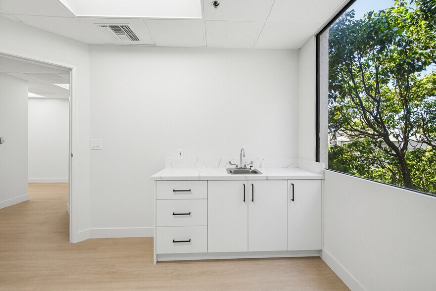More Photos Of 1304 15th St, Santa Monica Medical For Lease