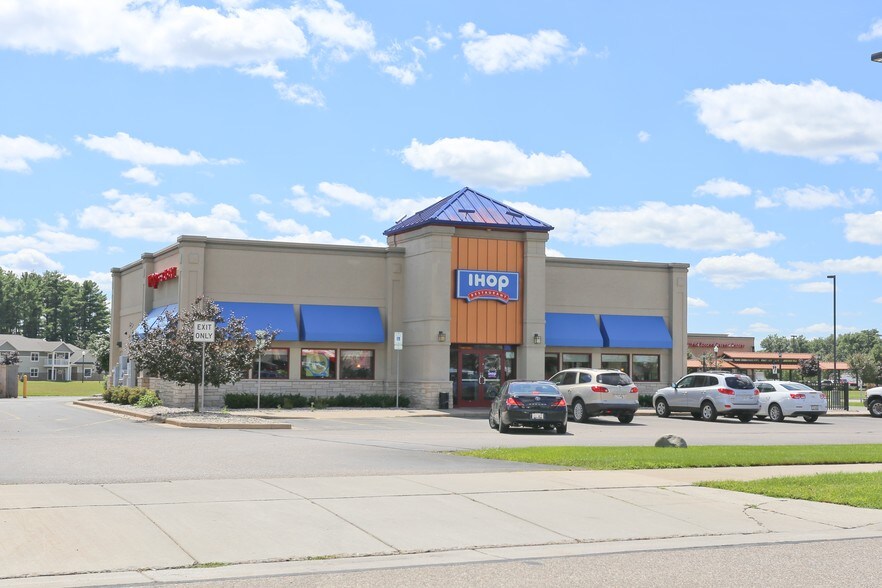 More Photos Of 3012-3066 Village Park Dr, Plover Freestanding For Lease