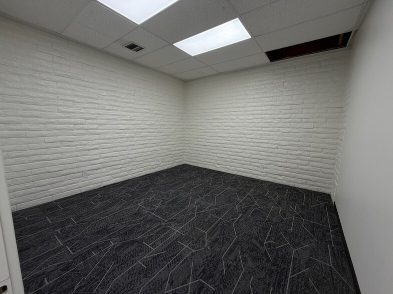 More Photos Of 110 Harding Blvd, Roseville Loft Creative Space For Lease