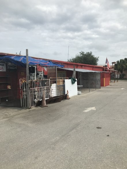 More Photos Of 270-272 Beth Stacey Blvd, Lehigh Acres Warehouse For Sale