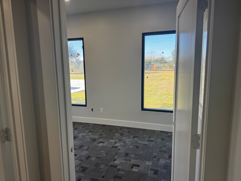 More Photos Of 2533 Roy Rd, Pearland Office For Lease