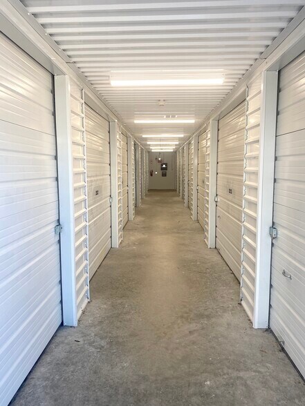 More Photos Of 5325 Yorktown Blvd, Corpus Christi Office For Sale