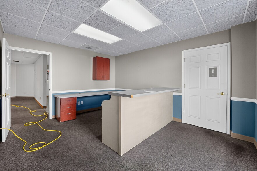 More Photos Of 559 Industrial Dr, Carmel Industrial For Lease