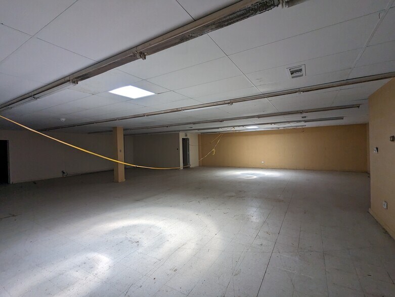 More Photos Of 6100 Jefferson Blvd, Groves Department Store For Sale