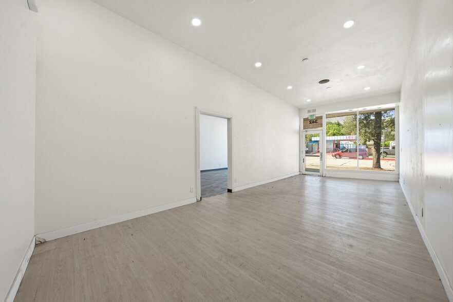 More Photos Of 340-344 E Foothill Blvd, Arcadia Freestanding For Lease