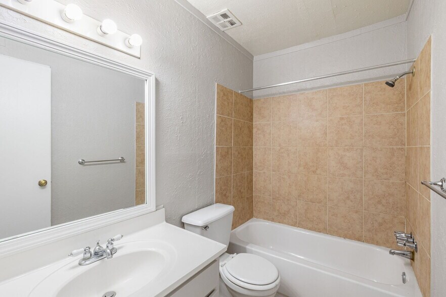 More Photos Of 2451 Lake Rd, Huntsville Apartments For Sale