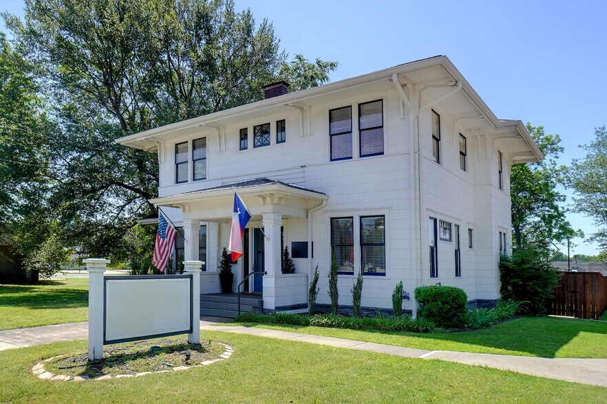 More Photos Of 1116 Lamar Ave, Paris Office For Sale