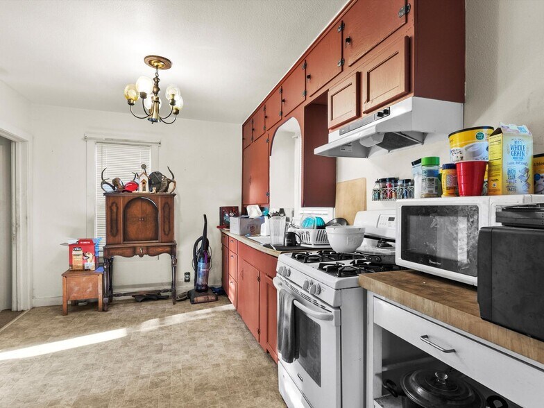 More Photos Of 4220 Memorial Dr, Two Rivers Bar For Sale