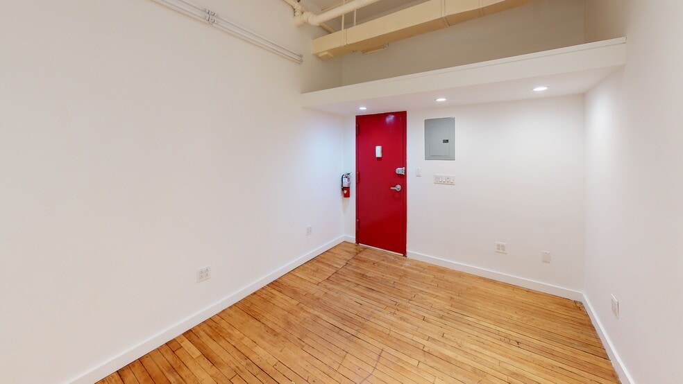 More Photos Of 649 Morgan Ave, Brooklyn Office For Lease