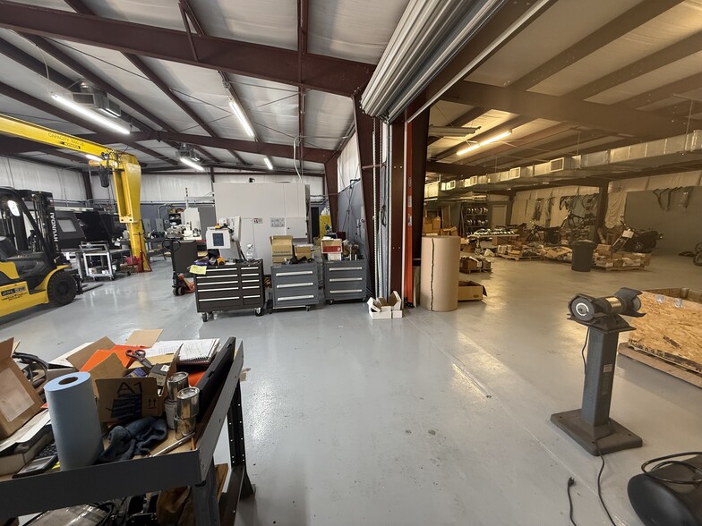 More Photos Of 1454 Oday Rd, Pearland Light Manufacturing For Sale