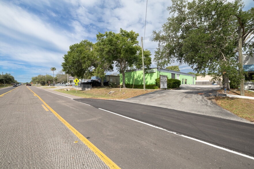 More Photos Of 3725 Alt 19, Palm Harbor Warehouse For Lease