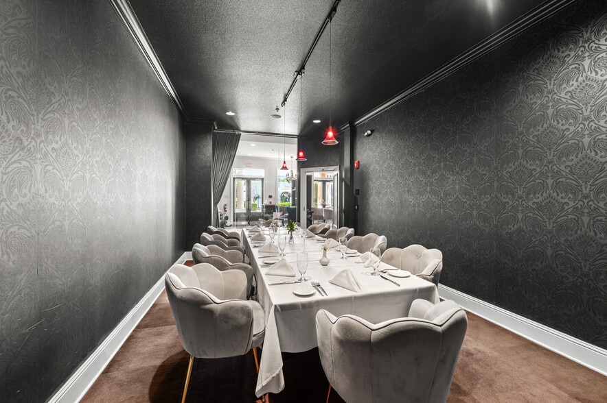 More Photos Of 655 2nd Ave S, Saint Petersburg Restaurant For Sale