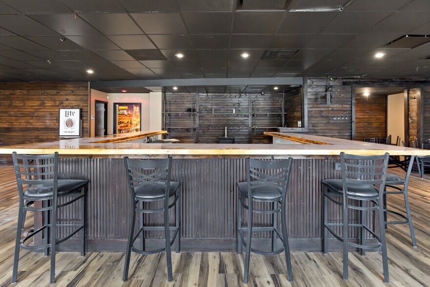 More Photos Of 700 Northwest Hwy, Fox River Grove General Retail For Sale