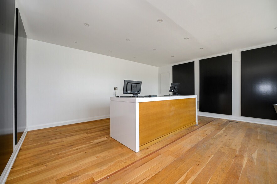 More Photos Of 11840 Keele St, Vaughan Office For Sale