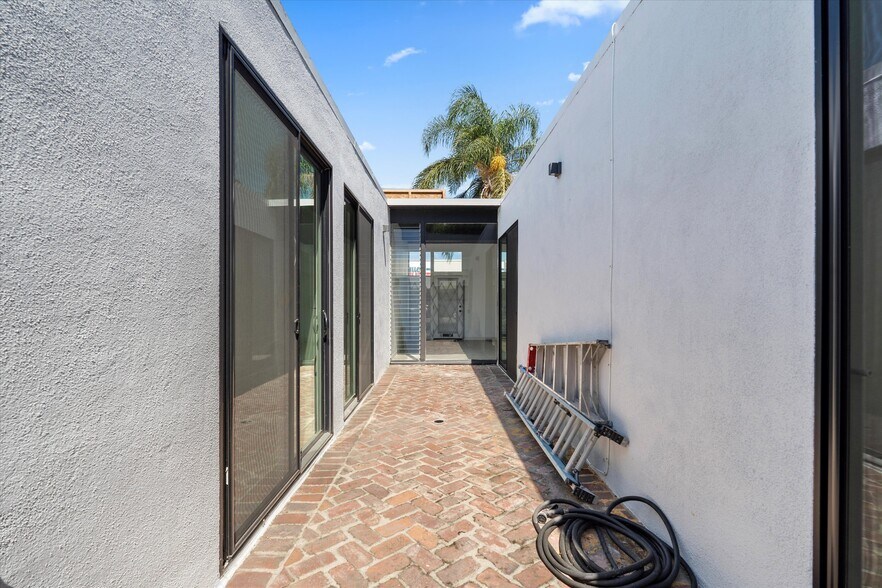 More Photos Of 805 S Gaffey St, San Pedro Loft Creative Space For Lease