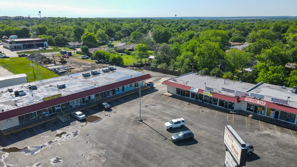 More Photos Of 3421 Cimmaron Trl, Fort Worth General Retail For Lease