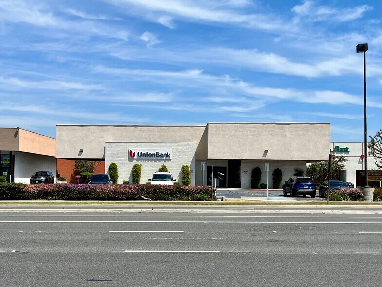 More Photos Of 24030 Hawthorne Blvd, Torrance Storefront For Lease