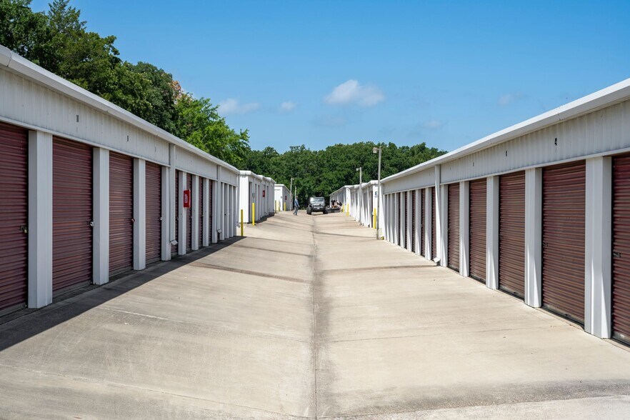 More Photos Of 20904 Hwy 155 S, Flint Self Storage For Sale