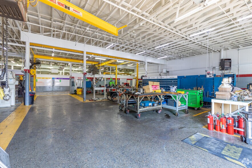 More Photos Of 401 E 5th St, Pinconning Distribution For Sale