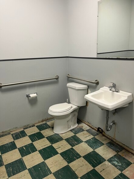More Photos Of 20495 Van Dyke St, Detroit Flex For Sale