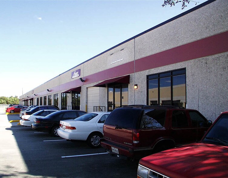 More Photos Of 16550-16560 Air Center Blvd, Houston Warehouse For Lease