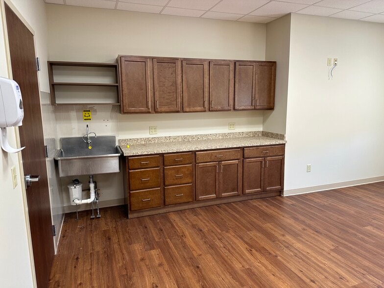 More Photos Of 101 Financial Dr, Elizabethtown Medical For Lease