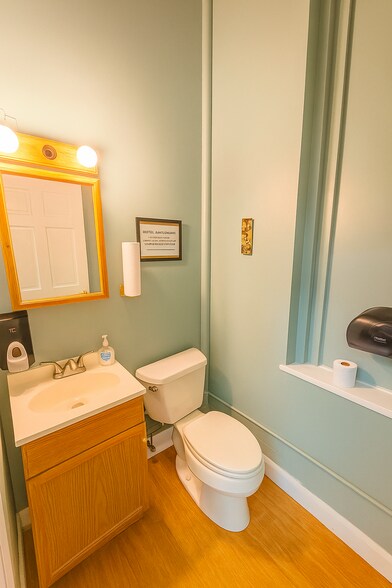 More Photos Of 11-23 Bannard St, Freehold Warehouse For Lease