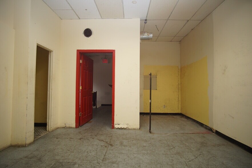 More Photos Of 41-10 29th St, Long Island City Storefront Retail Office For Lease