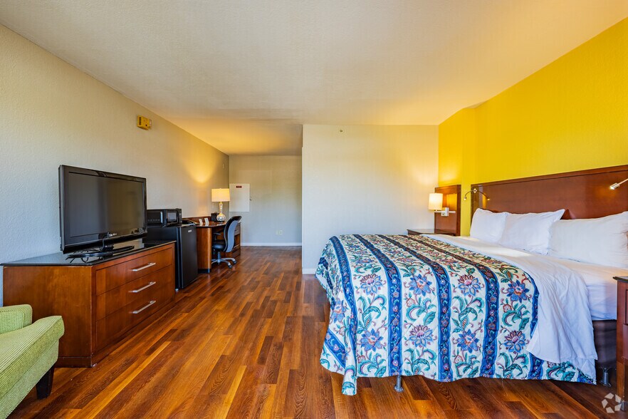 More Photos Of 7404 S May Ave, Oklahoma City Hotel For Sale